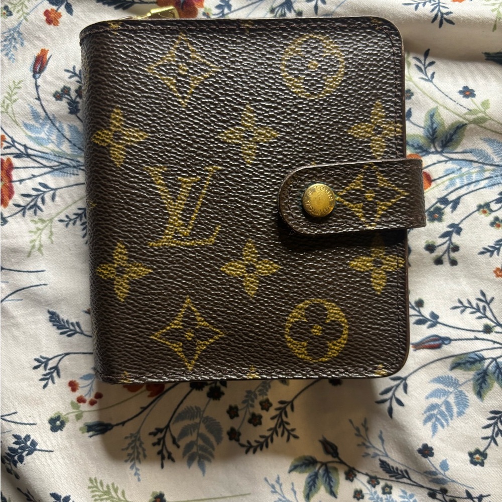 Louis Vuitton Mono Wallet